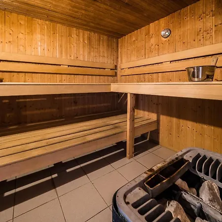 Cozy 4-bedroom With Sauna & Jacuzzi