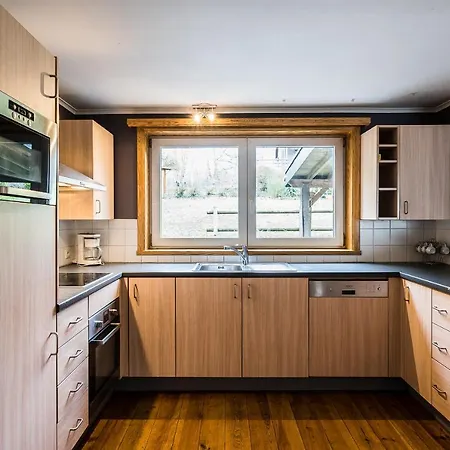 Cozy 4-bedroom With Sauna & Jacuzzi